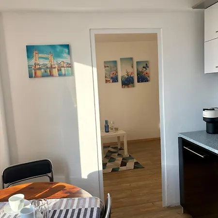 Cityair Apartment-airport&center Easy Access Apartamento